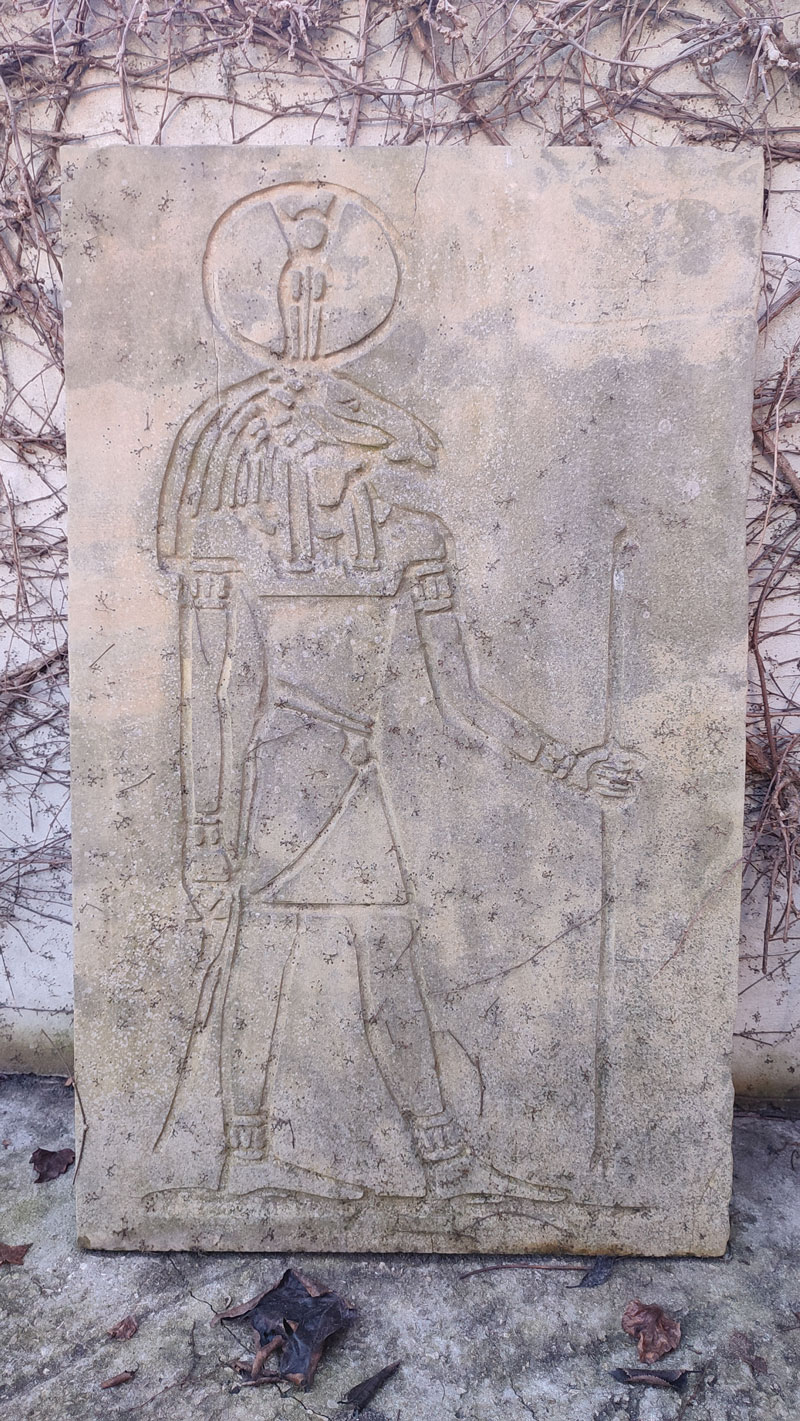 Płaskorzeźba z motywem egipskim