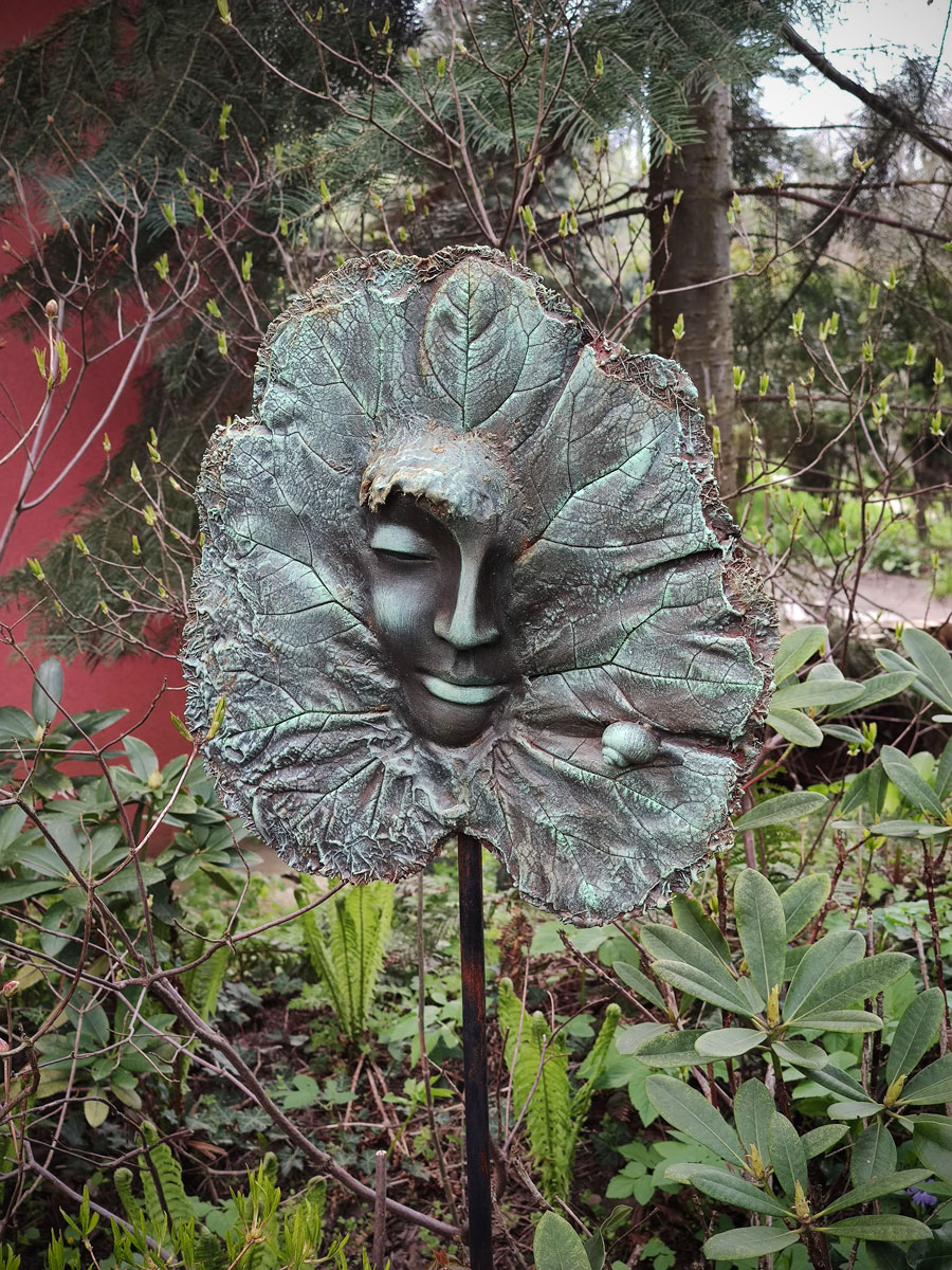 Rzeźba ogrodowa Liść ze ślimakiem – Martha Mulawa