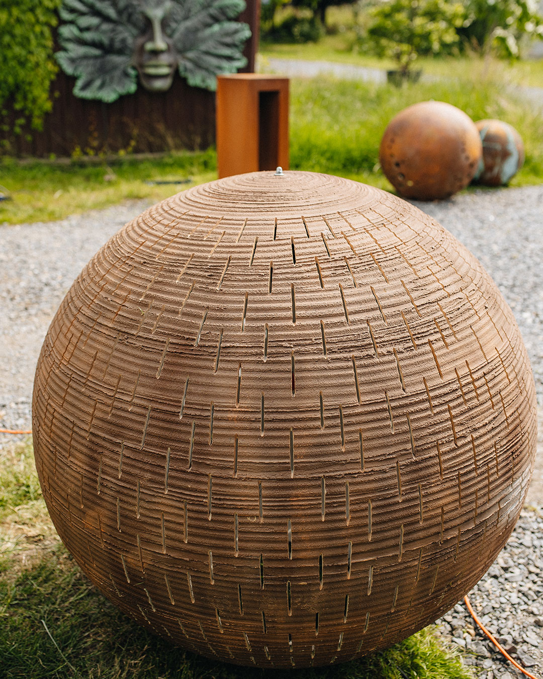 Lampa ogrodowa – kula z betonu średnica 120 cm